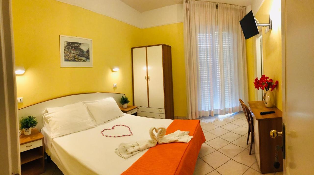 Hotel Naica Rimini Kültér fotó